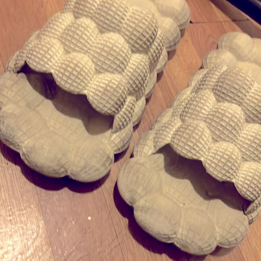 Brown bubble slide comfortable